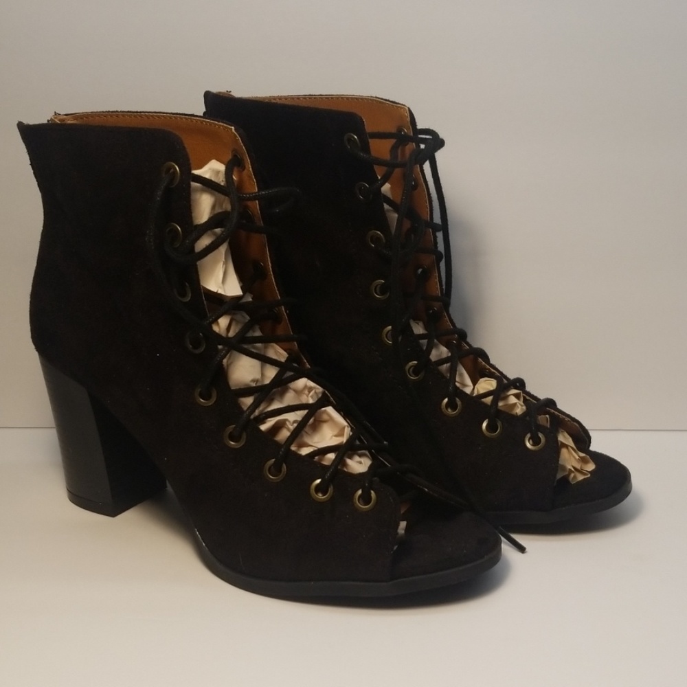 Madden Girl Size 7.5 Black Booties